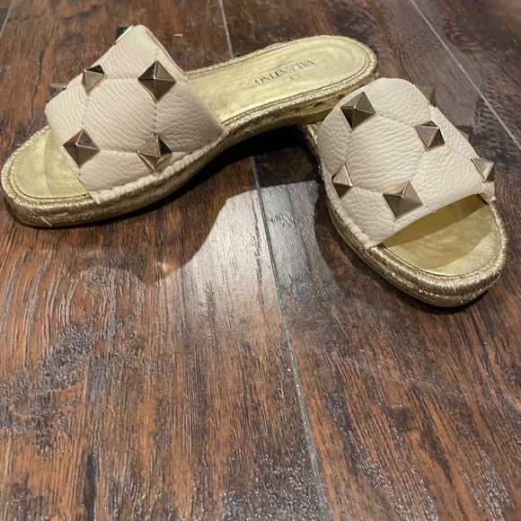 Valentino slides - Picture 4 of 4